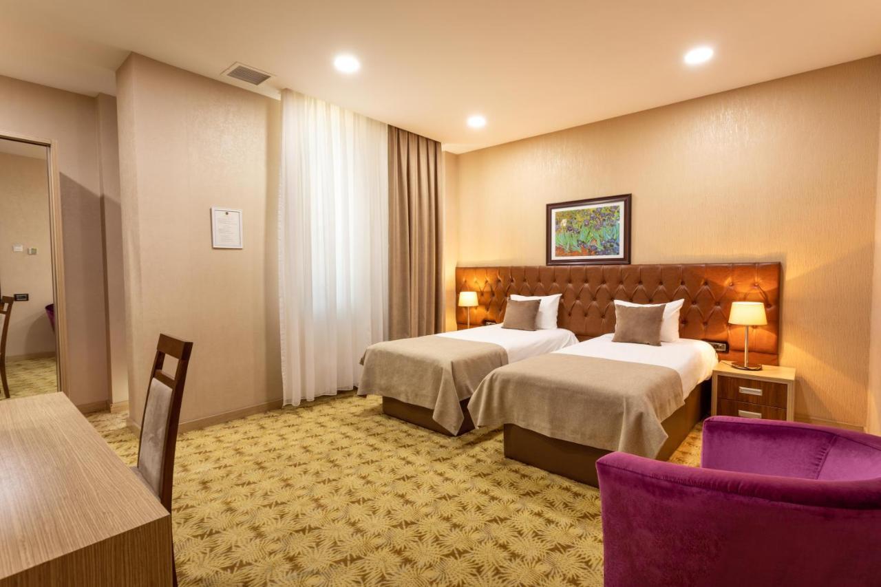 West Shine Hotel บากู ภายนอก รูปภาพ